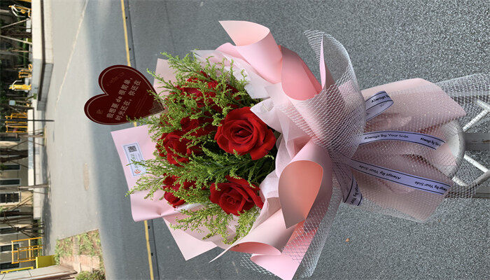 玫瑰花束 (3).jpg 玫瑰花束 (3).jpg